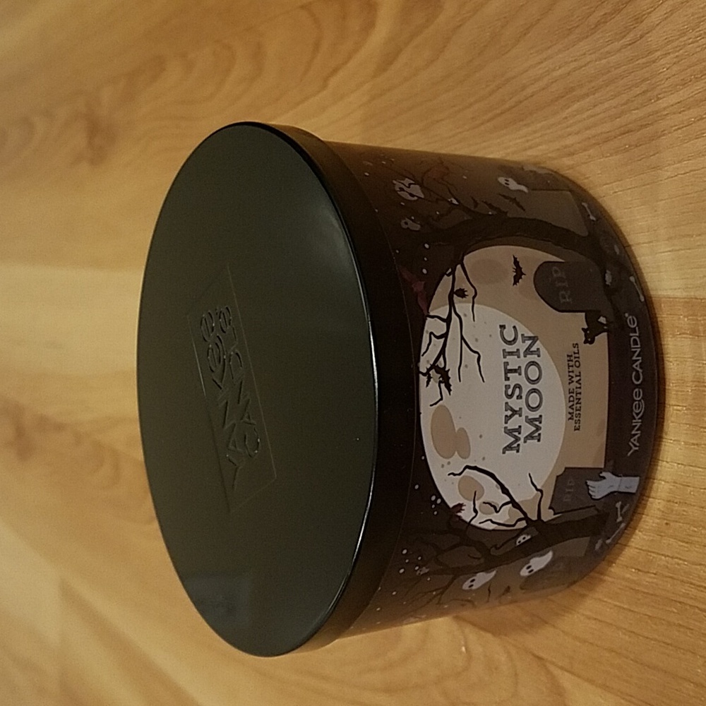 Mystic Moon 3 wick candle